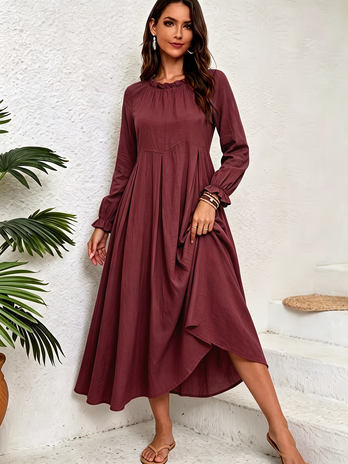 Robe midi grande taille en lin — Col à volant et ourlet croisé