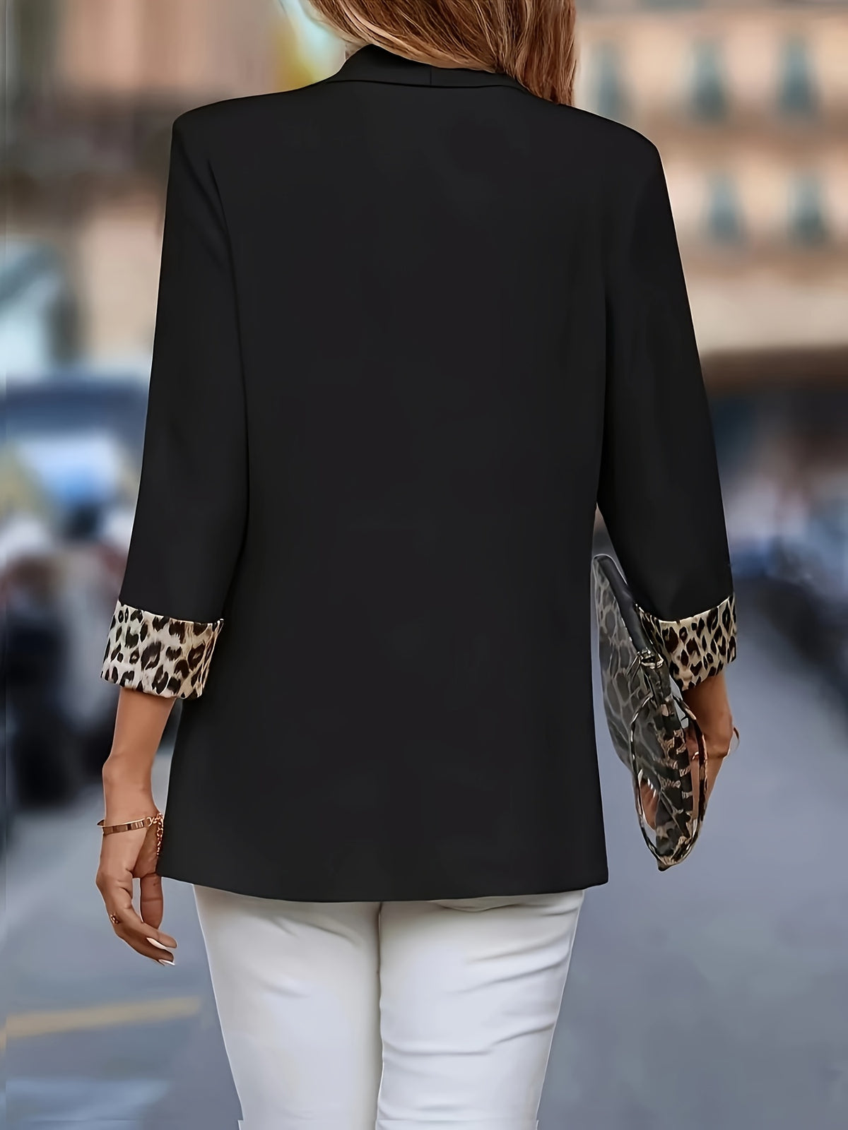 Blazer grande taille à imprimé léopard, coupe oversize, détail du col