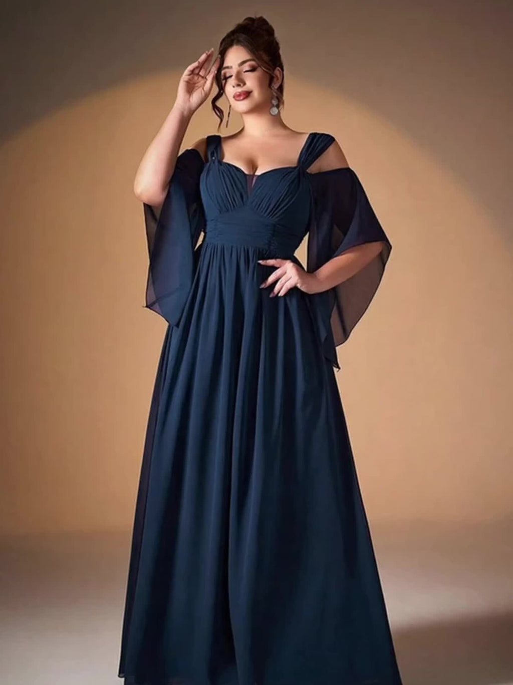 Robe longue grande taille — Vert sauge à manches cape fendues