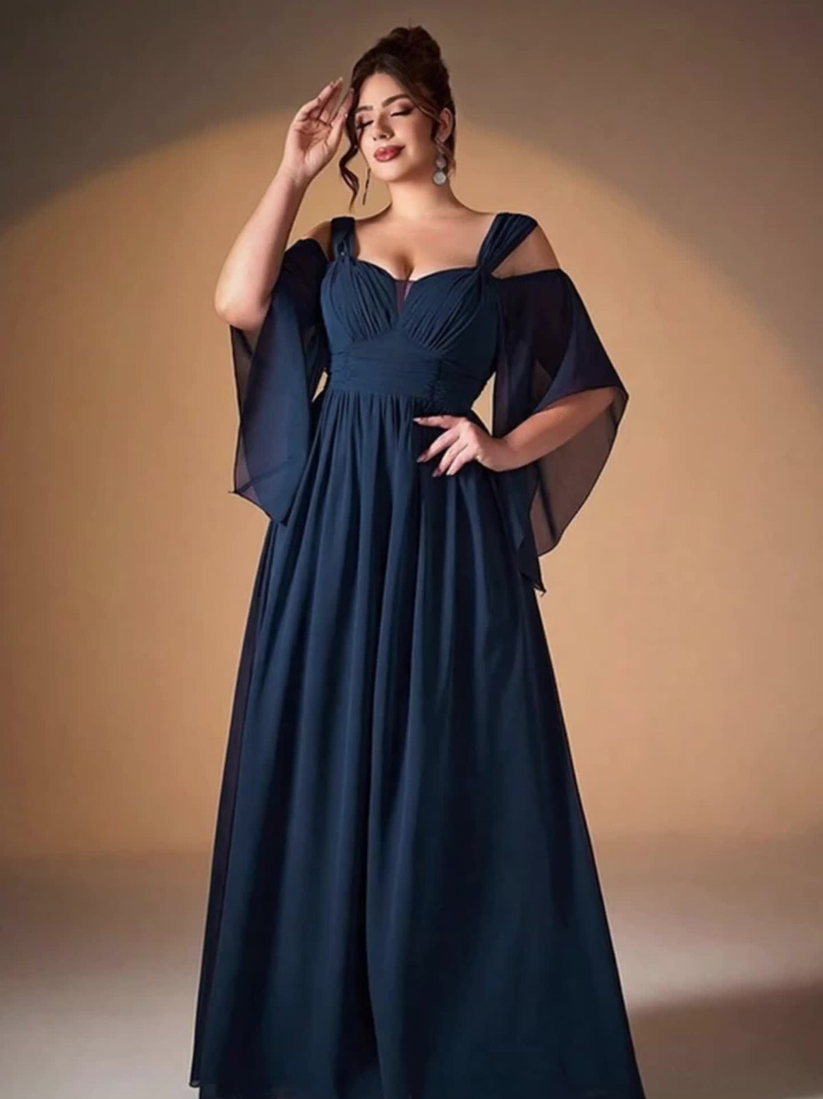 Robe longue grande taille — Vert sauge à manches cape fendues
