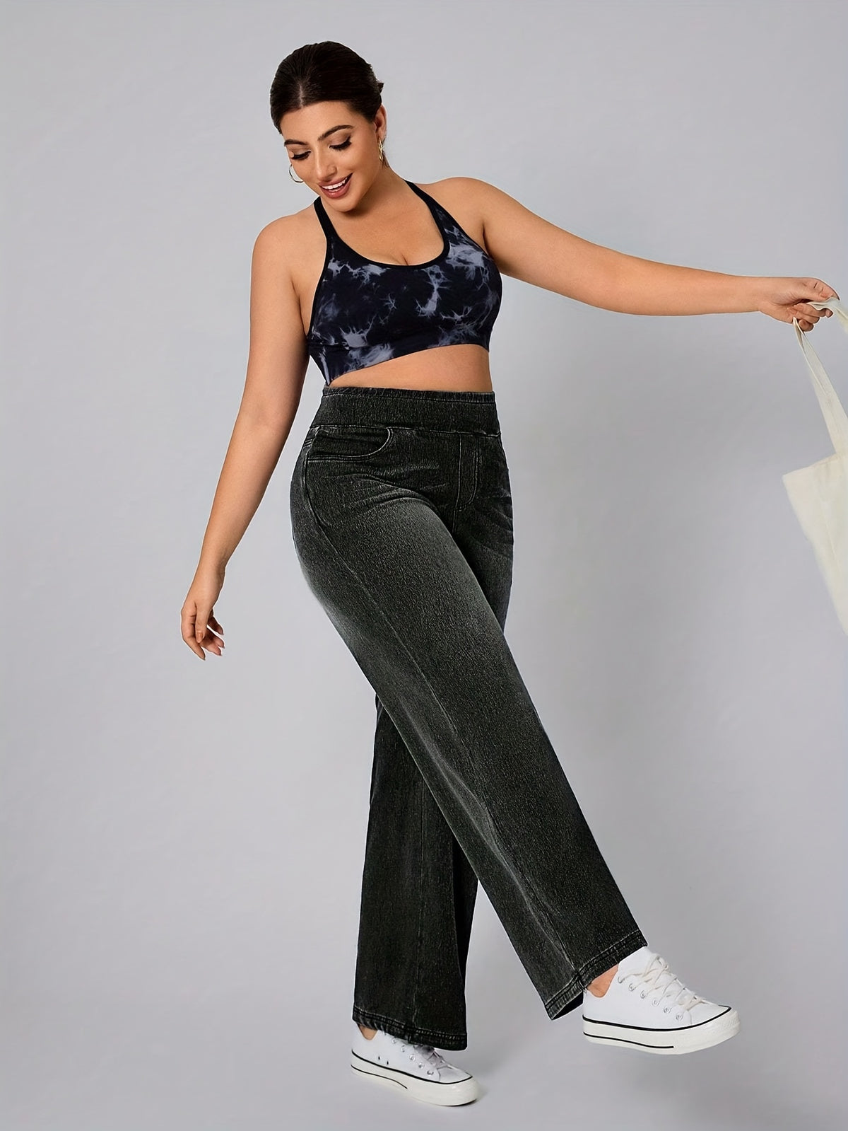 Pantalon grande taille, coupe droite, poches pratiques, toucher naturel, détail du tissu