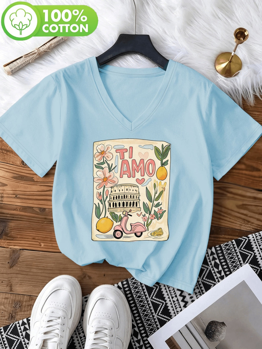 T-shirt grande taille, coupe ample, col V, manches courtes, porté de face