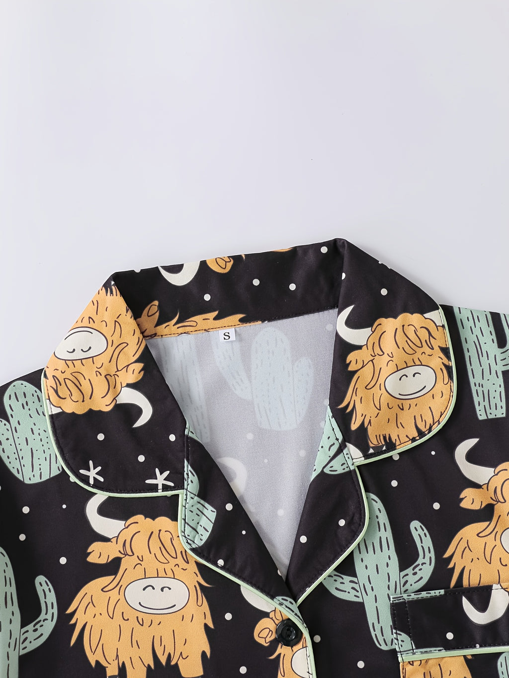 Pyjama grande taille, poches plaquées, manches courtes, gros plan
