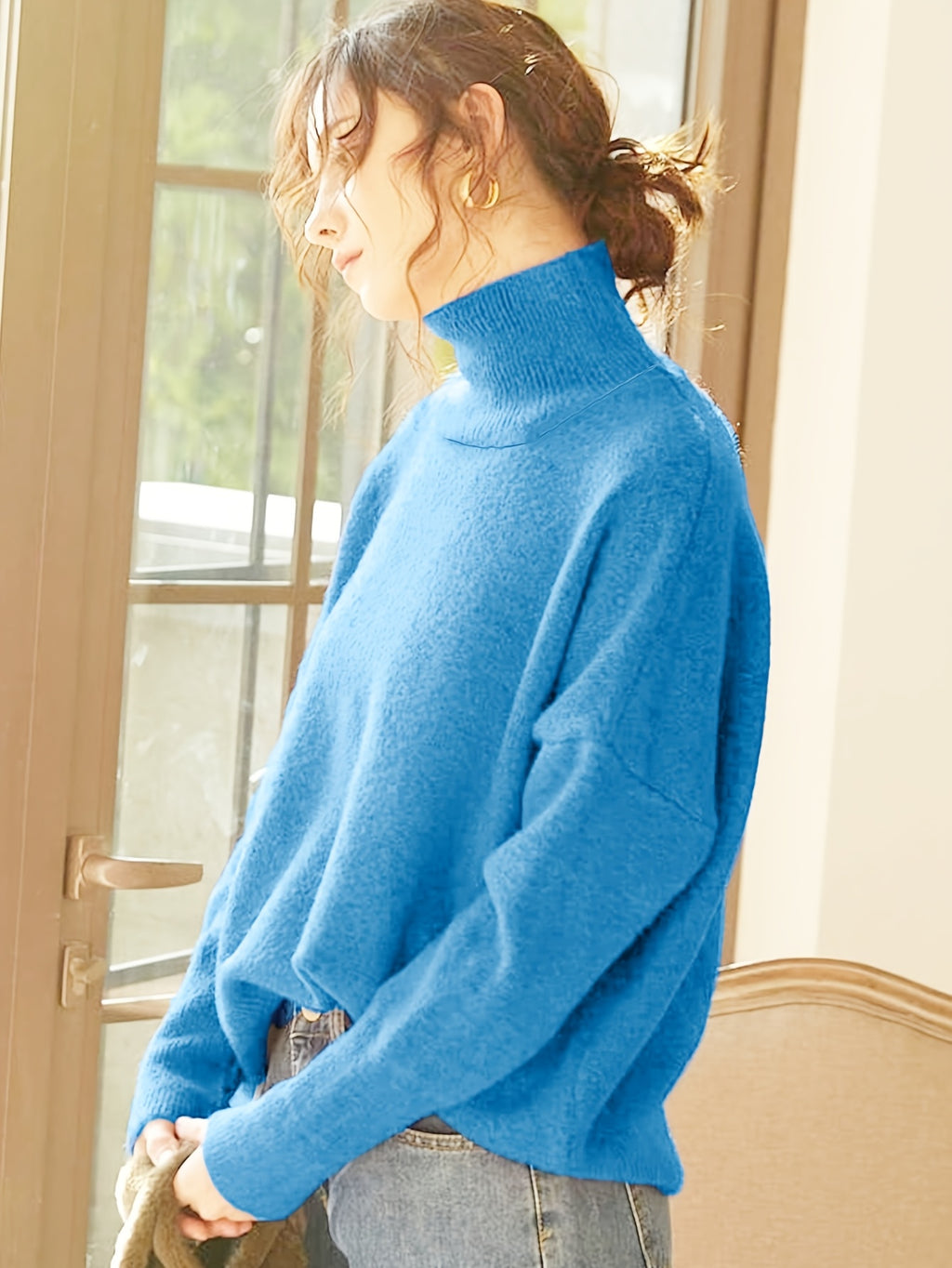 Pull grande taille, col roulé, maille côtelée, toucher moelleux, porté de face