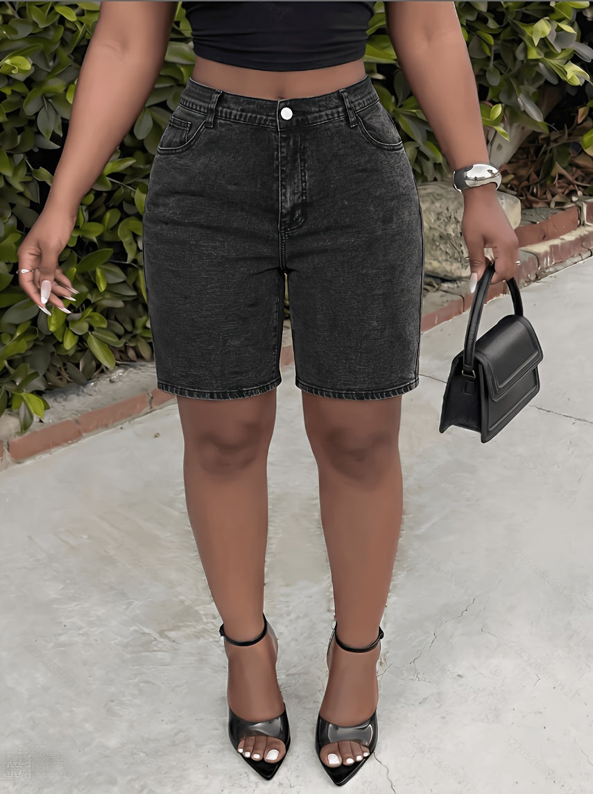 Short grande taille, coupe évasée, tenue franche, esprit sportif — composition : 73% Coton, 14% Viscose, 11% Polyester, 2% Élasthanne