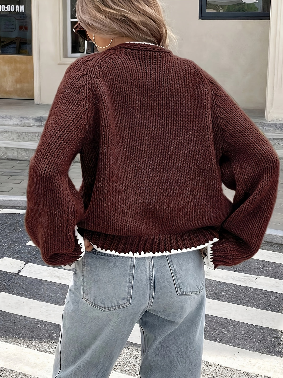Pull grande taille, col V, tissu épais, vu de dos