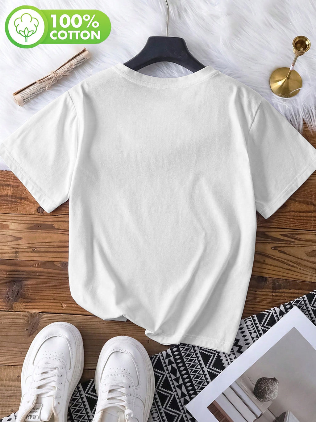 T-shirt grande taille, coupe ample, col V, manches courtes, mise en situation