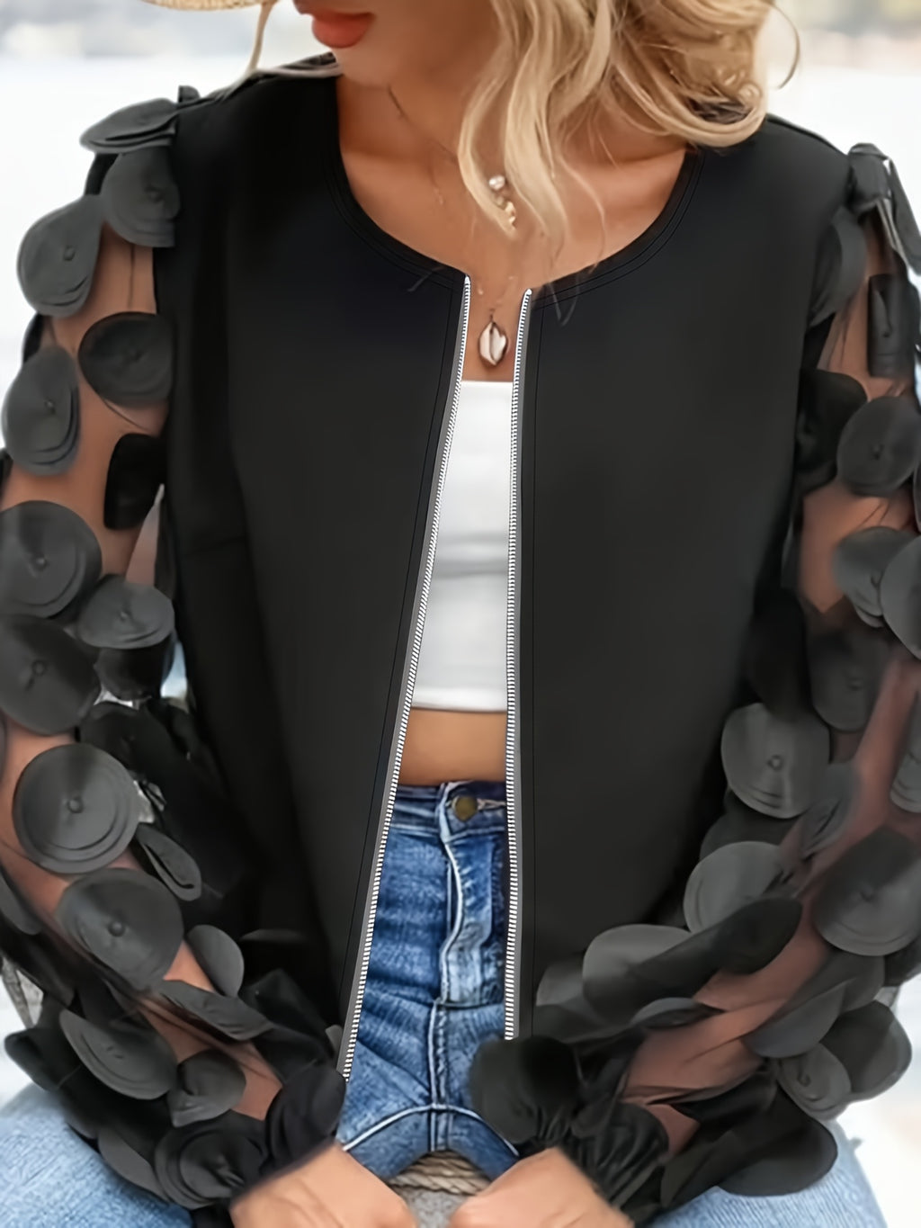 Veste grande taille, fermeture zippée, tissu léger, gros plan