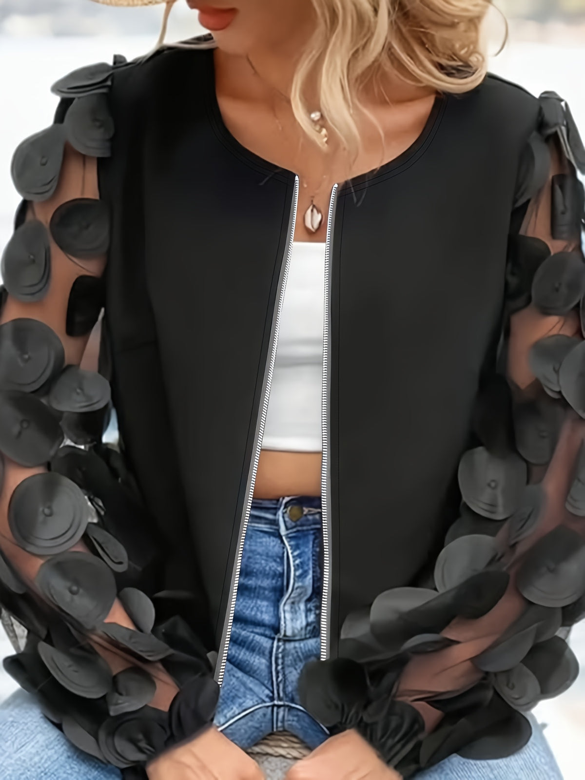 Veste grande taille, fermeture zippée, tissu léger, gros plan