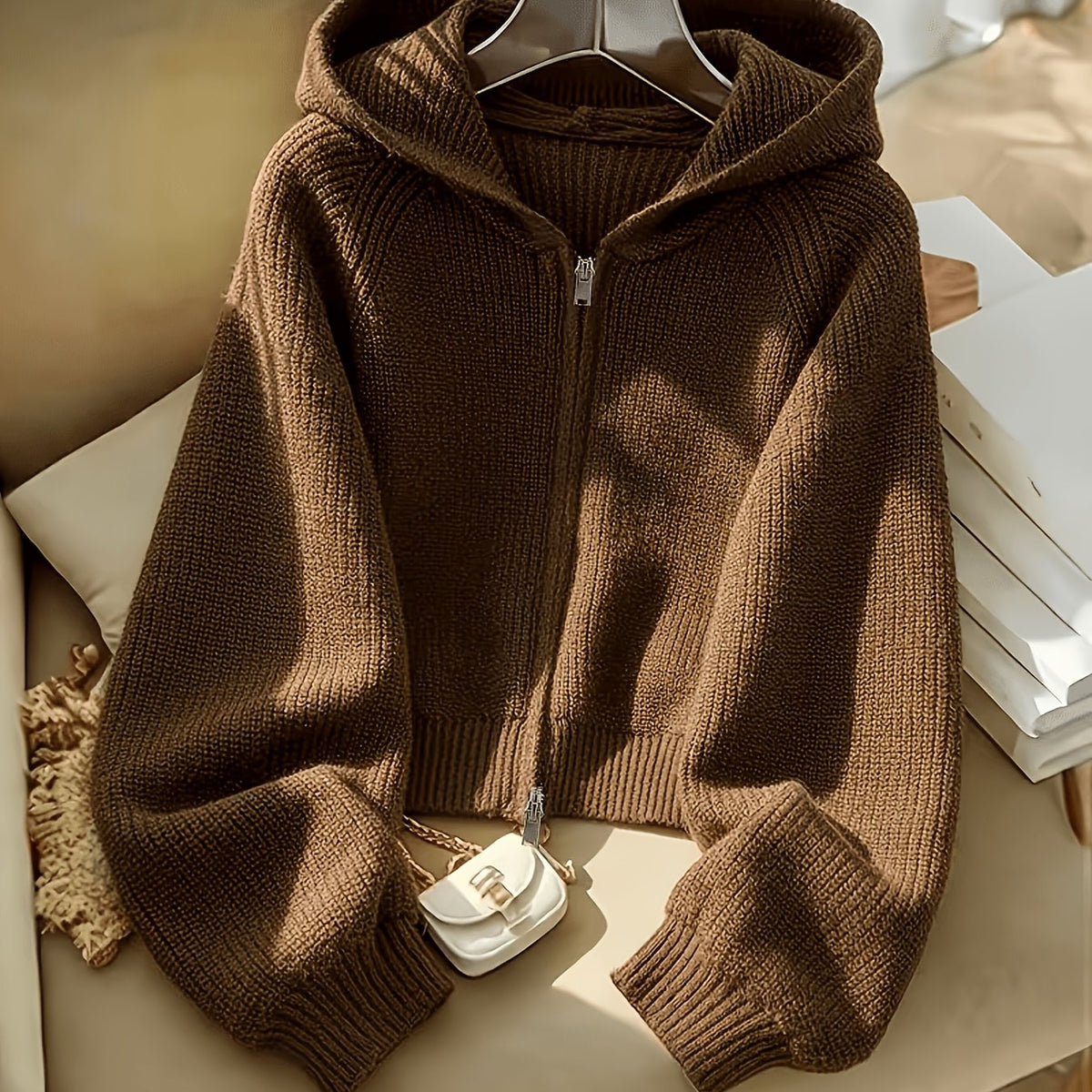 Pull grande taille, coupe oversize, fermeture zippée, capuche — matière : polyester Image