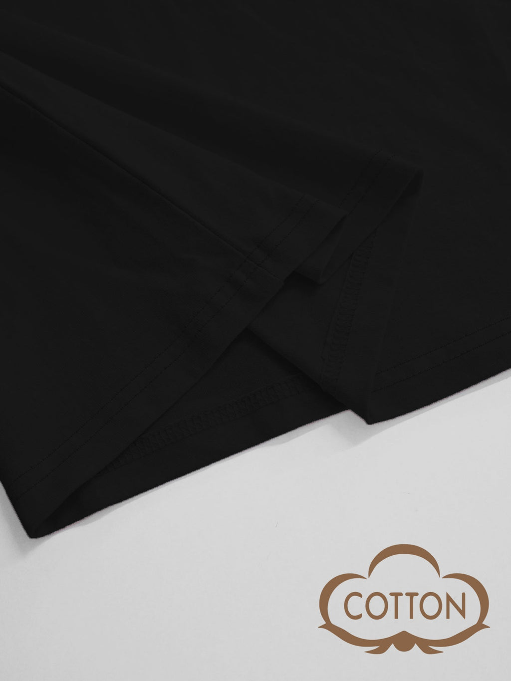 T-shirt grande taille, coupe ample, col V, manches courtes, gros plan