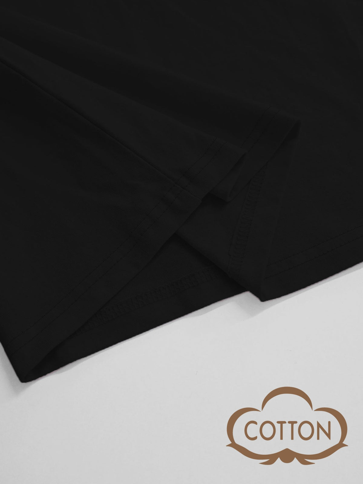 T-shirt grande taille, coupe ample, col V, manches courtes, gros plan