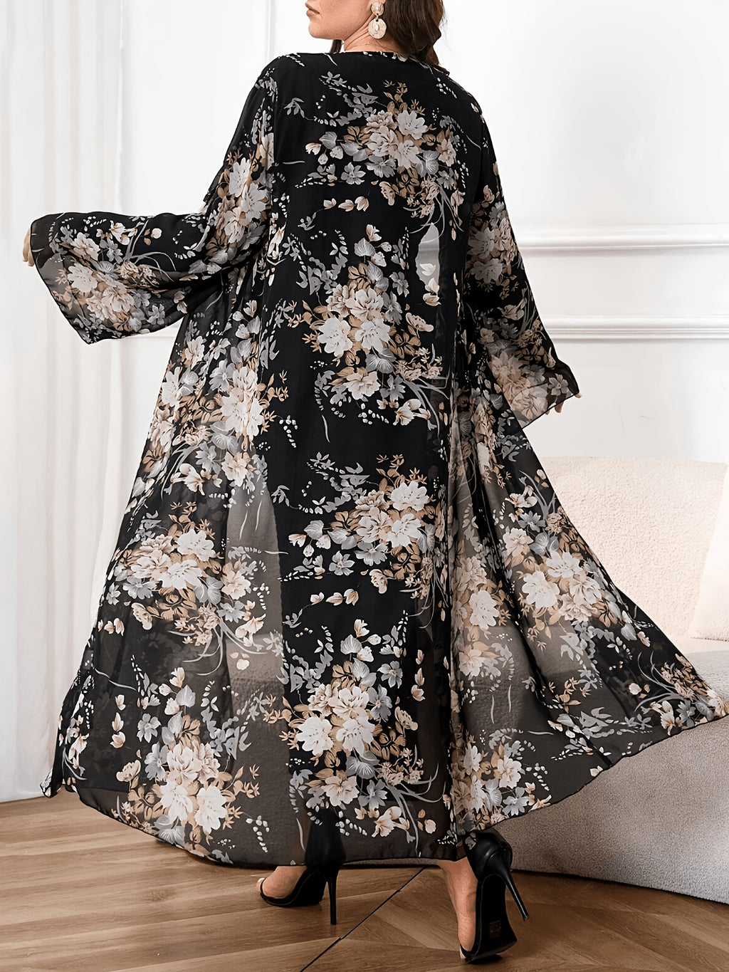 Cardigan grande taille en soie à imprimé fleuri, tombé fluide, porté de face