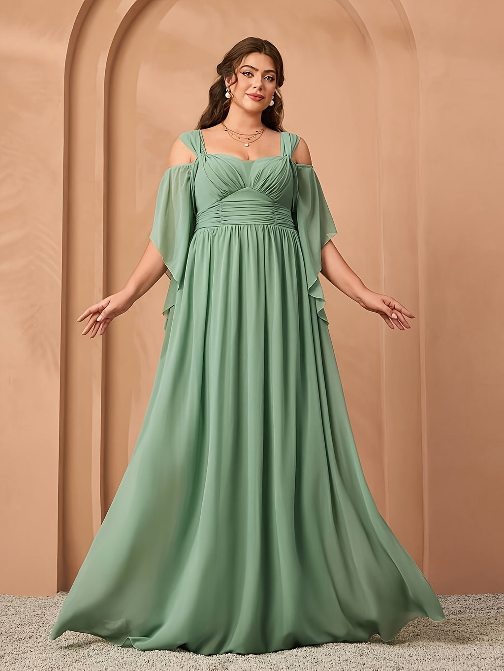 Robe longue grande taille — Vert sauge à manches cape fendues
