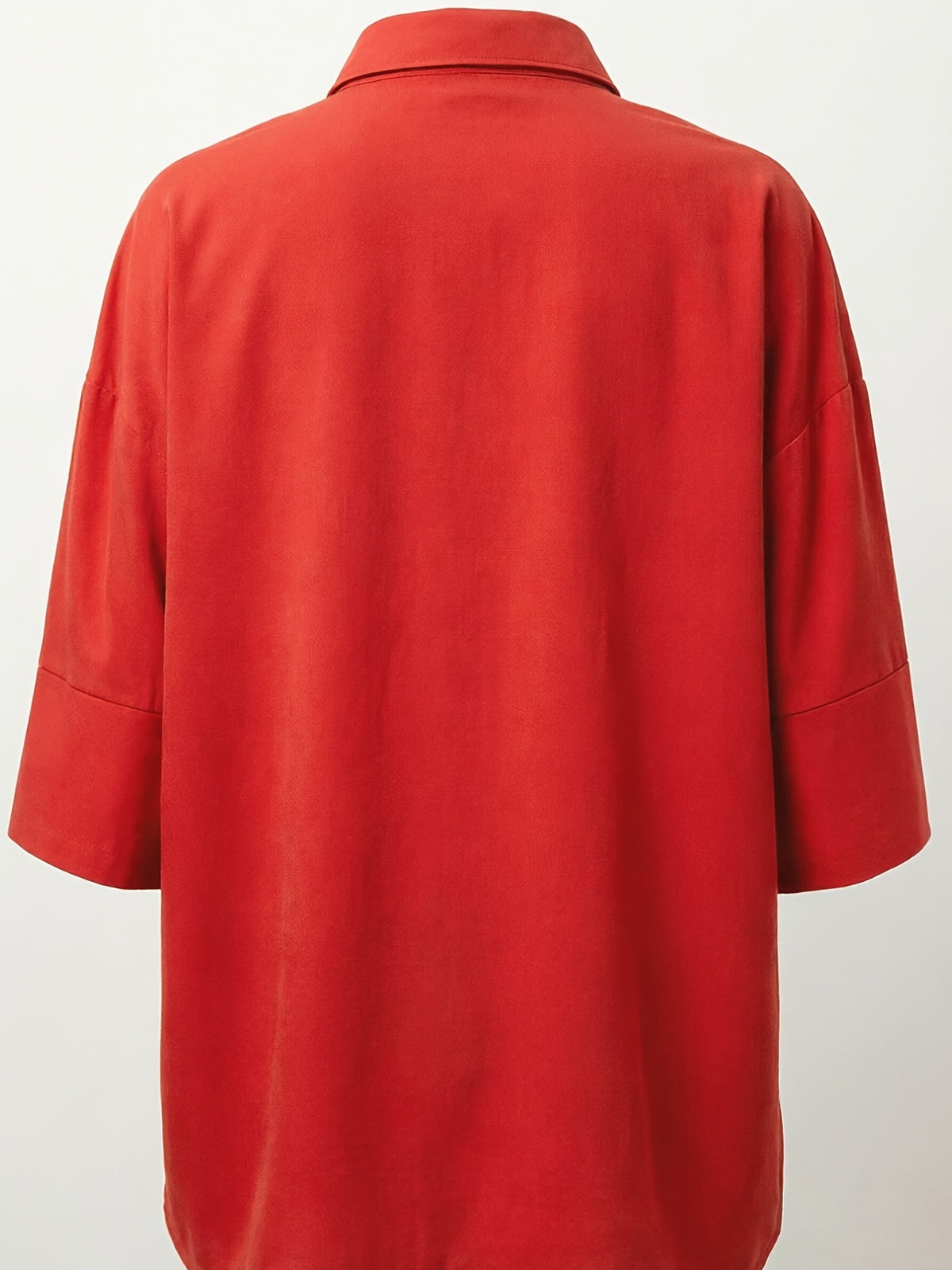 Chemise grande taille, coupe oversize, poches pratiques, vue de profil