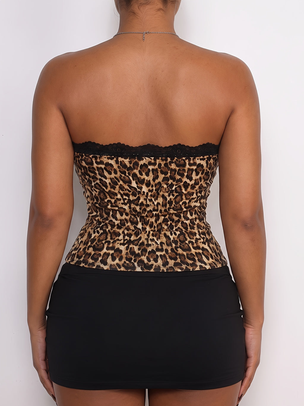 Top grande taille en dentelle à imprimé léopard, coupe ajustée, effet ajouré, tissu opaque
