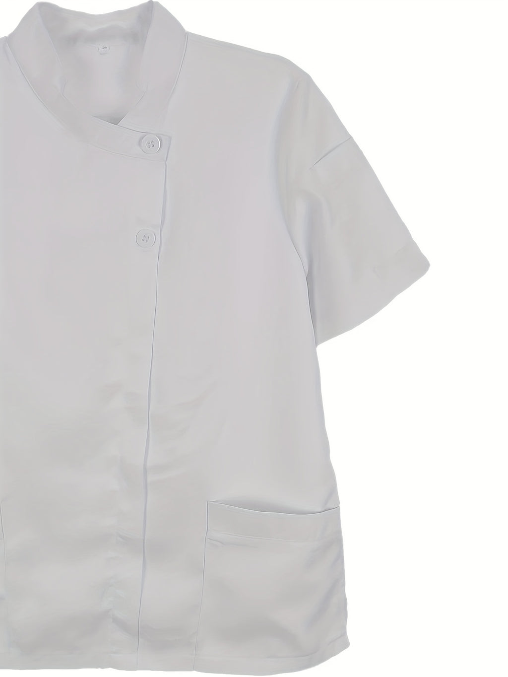Chemise grande taille, col croisé, manches courtes, mise en situation