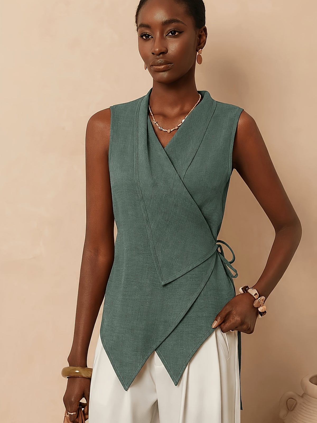 Chemise grande taille, col V, porté de face