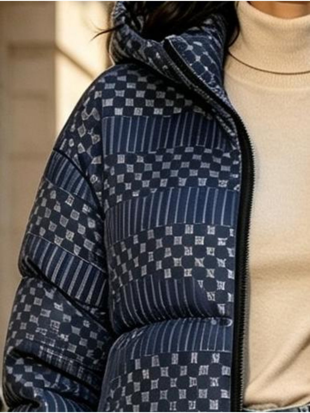 Manteau grande taille, coupe ample, capuche, fermeture zippée — composition : 95% Polyester, 5% Élasthanne