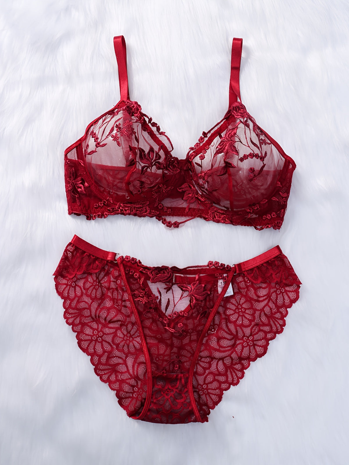 Ensemble grande taille à broderies, ligne affirmée, vu de dos