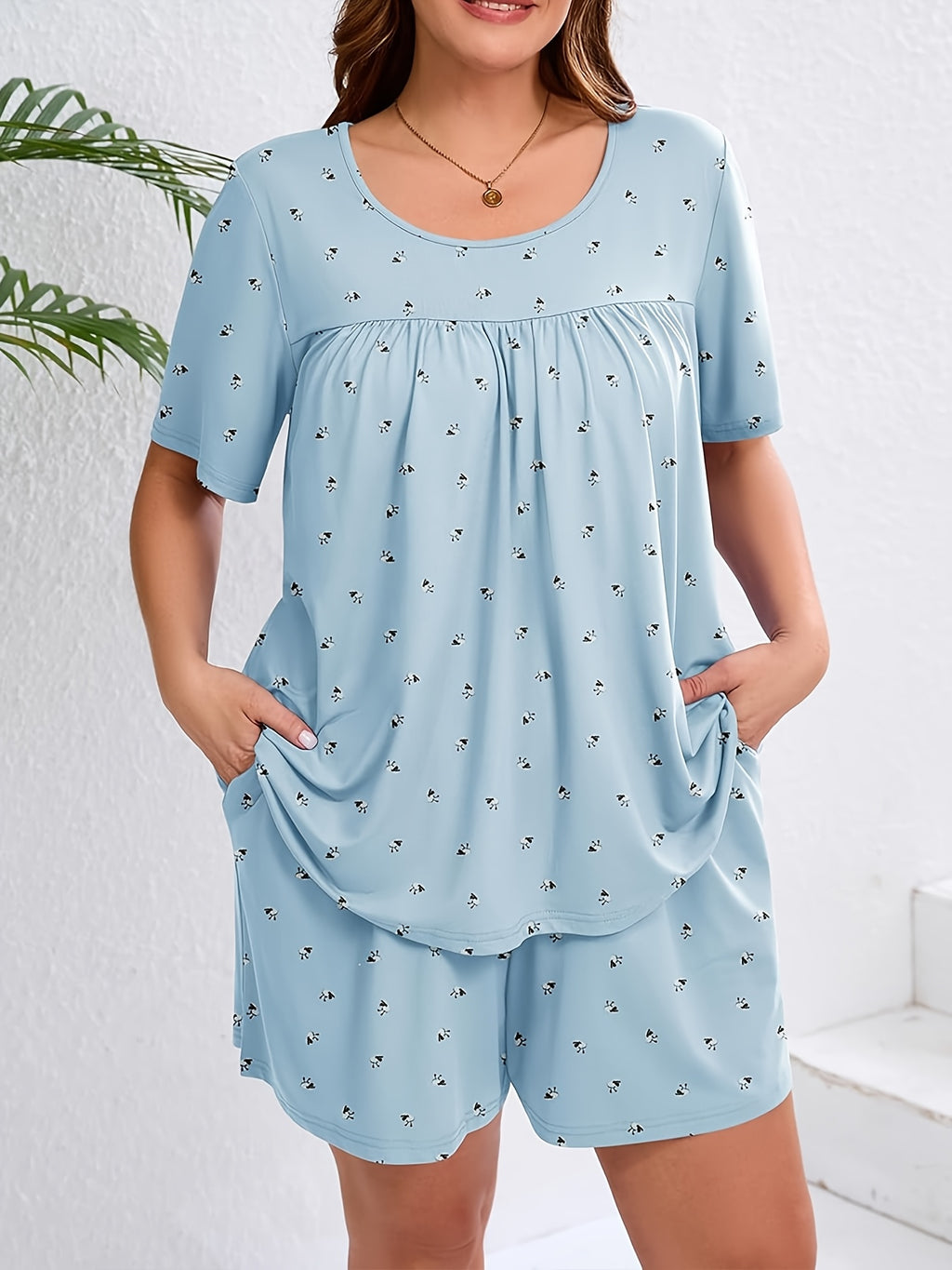Pyjama grande taille à imprimé fleuri, manches courtes, gros plan
