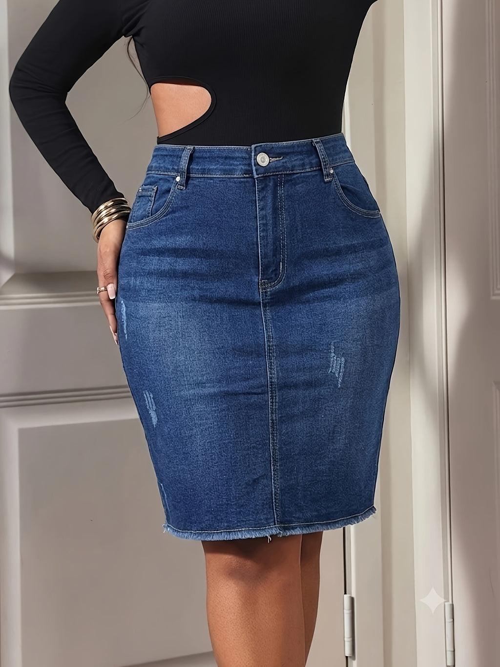 Jupe grande taille, coupe droite, tenue franche — composition : 85% Coton, 13% Polyester, 2% Élasthanne