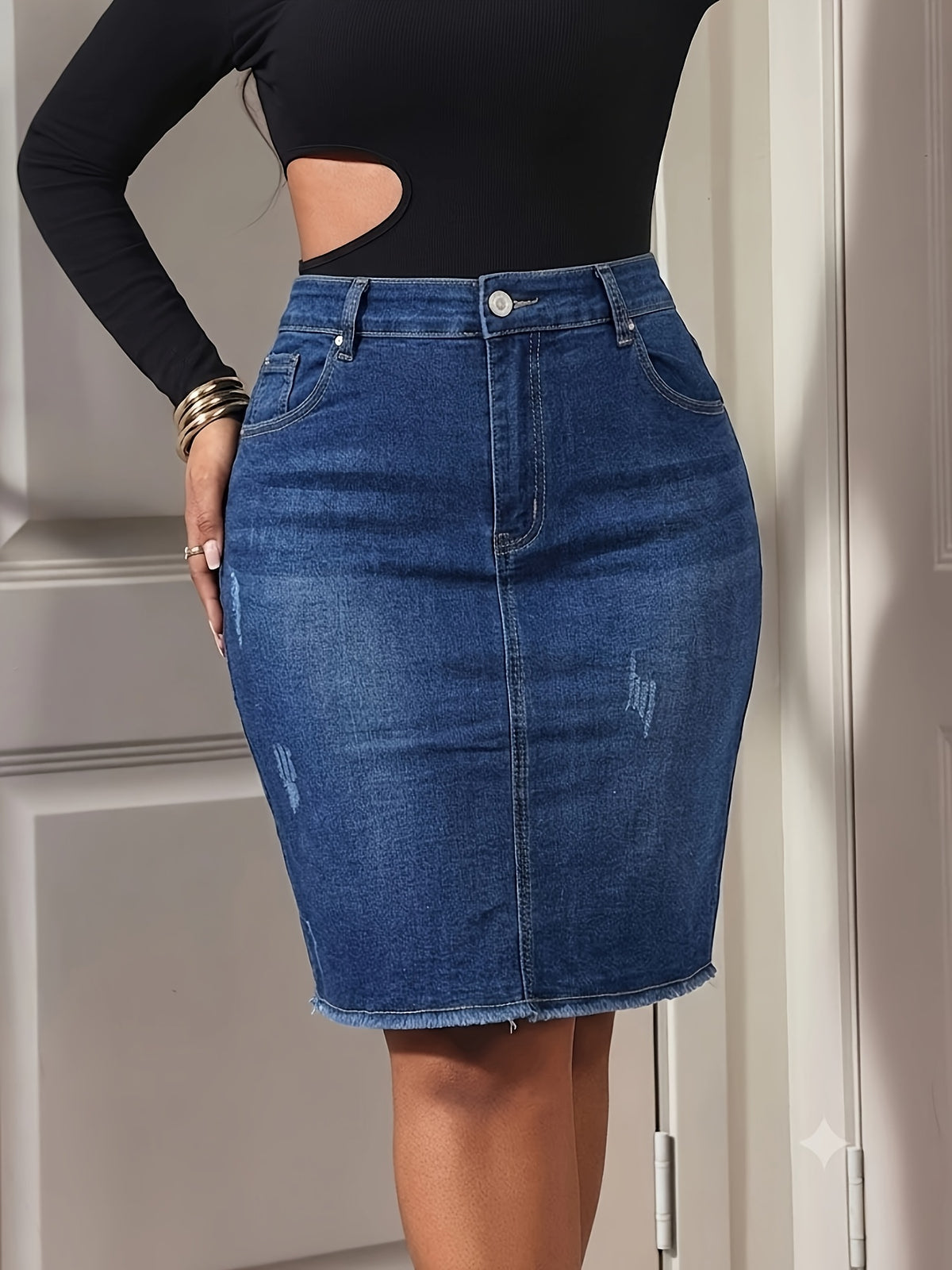 Jupe grande taille, coupe droite, tenue franche — composition : 85% Coton, 13% Polyester, 2% Élasthanne Image