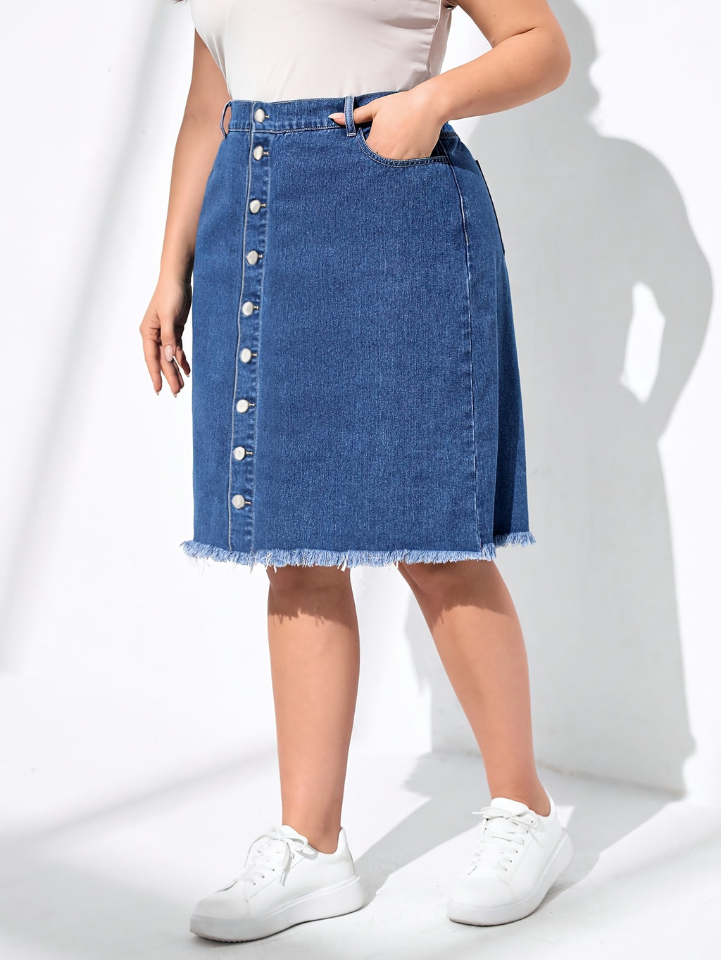 Jupe grande taille, coupe oversize, longueur genou, tenue franche, porté de face