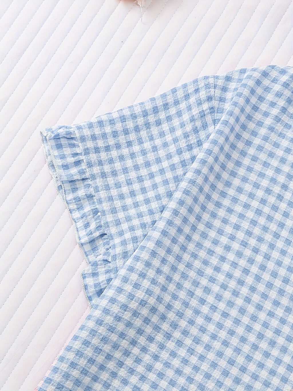 Pyjama grande taille à carreaux, manches courtes, détail du col