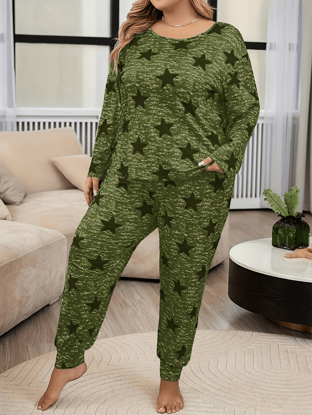Ensemble grande taille, coupe ample, allure élégante, mise en situation