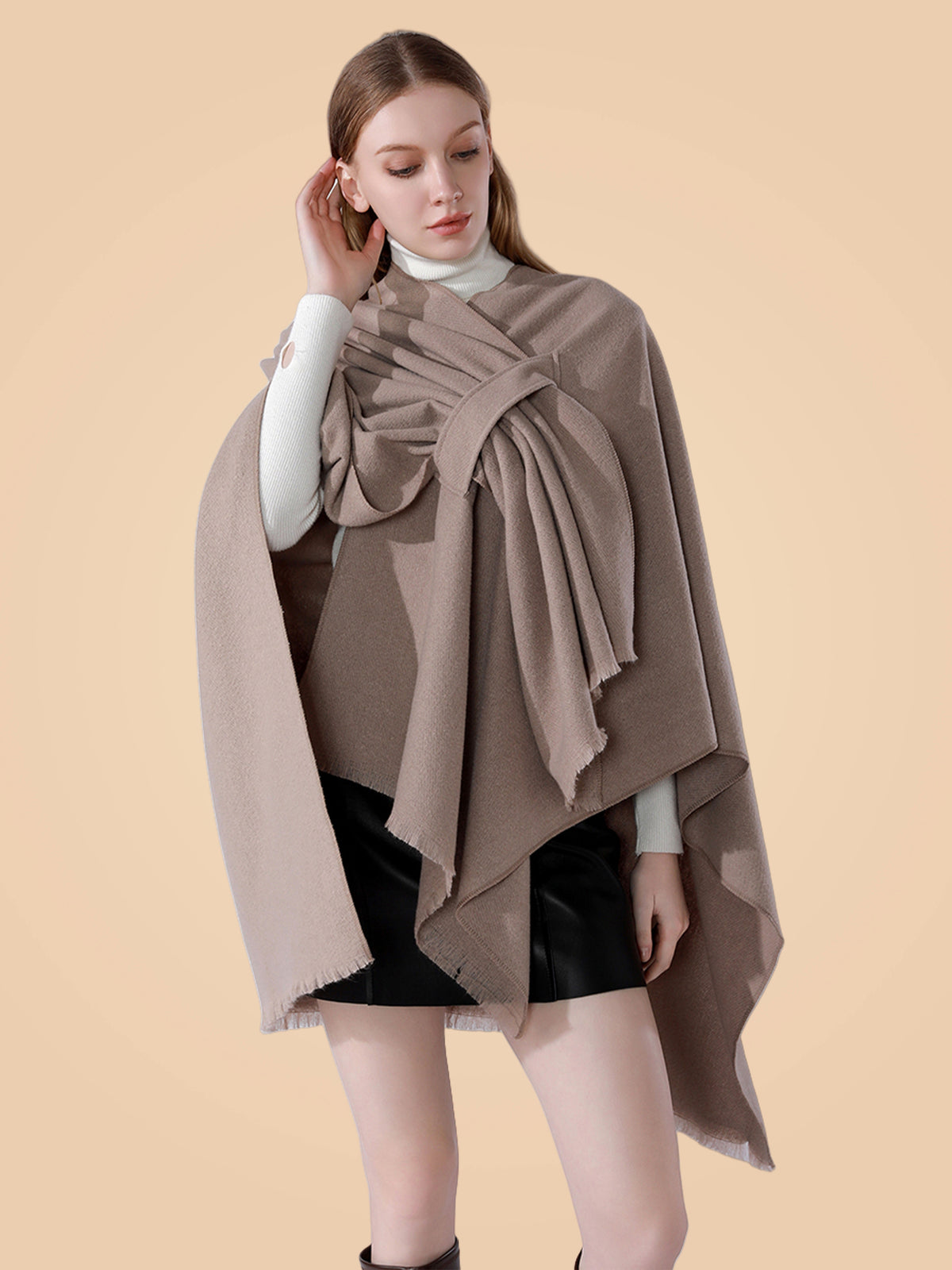 Châle grande taille, coupe oversize, toucher moelleux, chaleur d'hiver, vu de dos