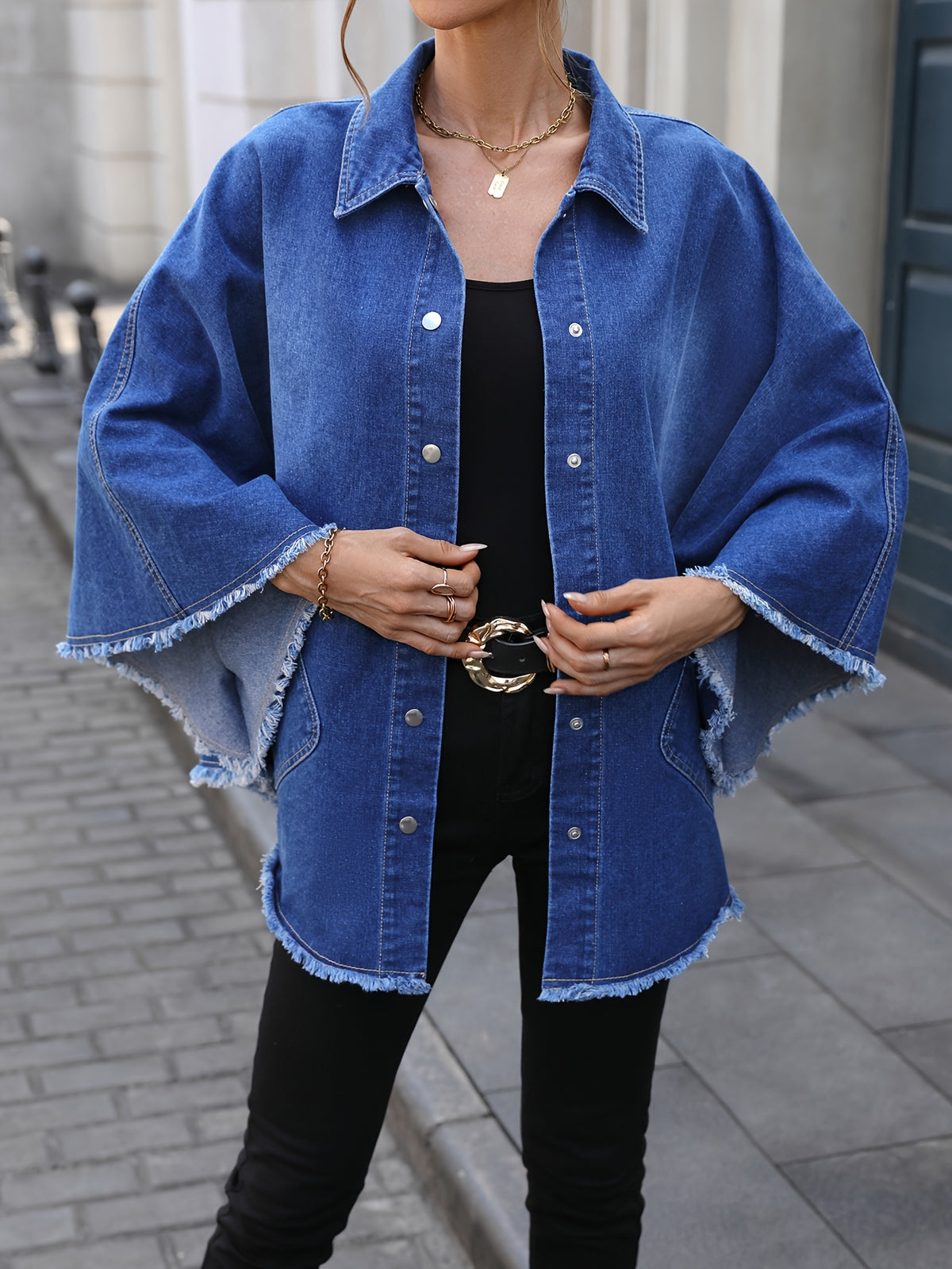 Veste grande taille, coupe ample, col à revers, boutonnage, tissu opaque