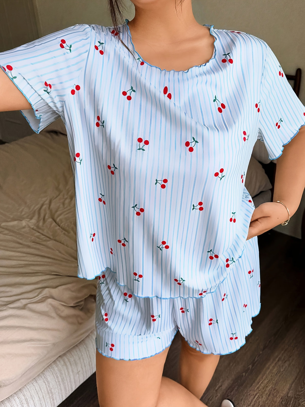 Ensemble grande taille, coupe ample, manches courtes, esprit décontracté, vu de dos