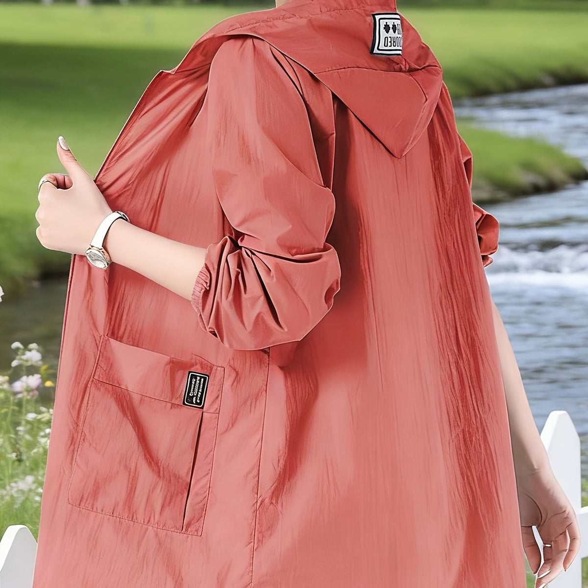Veste grande taille, fermeture zippée, capuche, tissu léger — composition : 100% Polyamide Image
