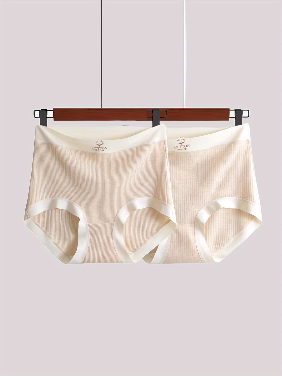 Culotte grande taille, toucher naturel, ligne épurée, mise en situation