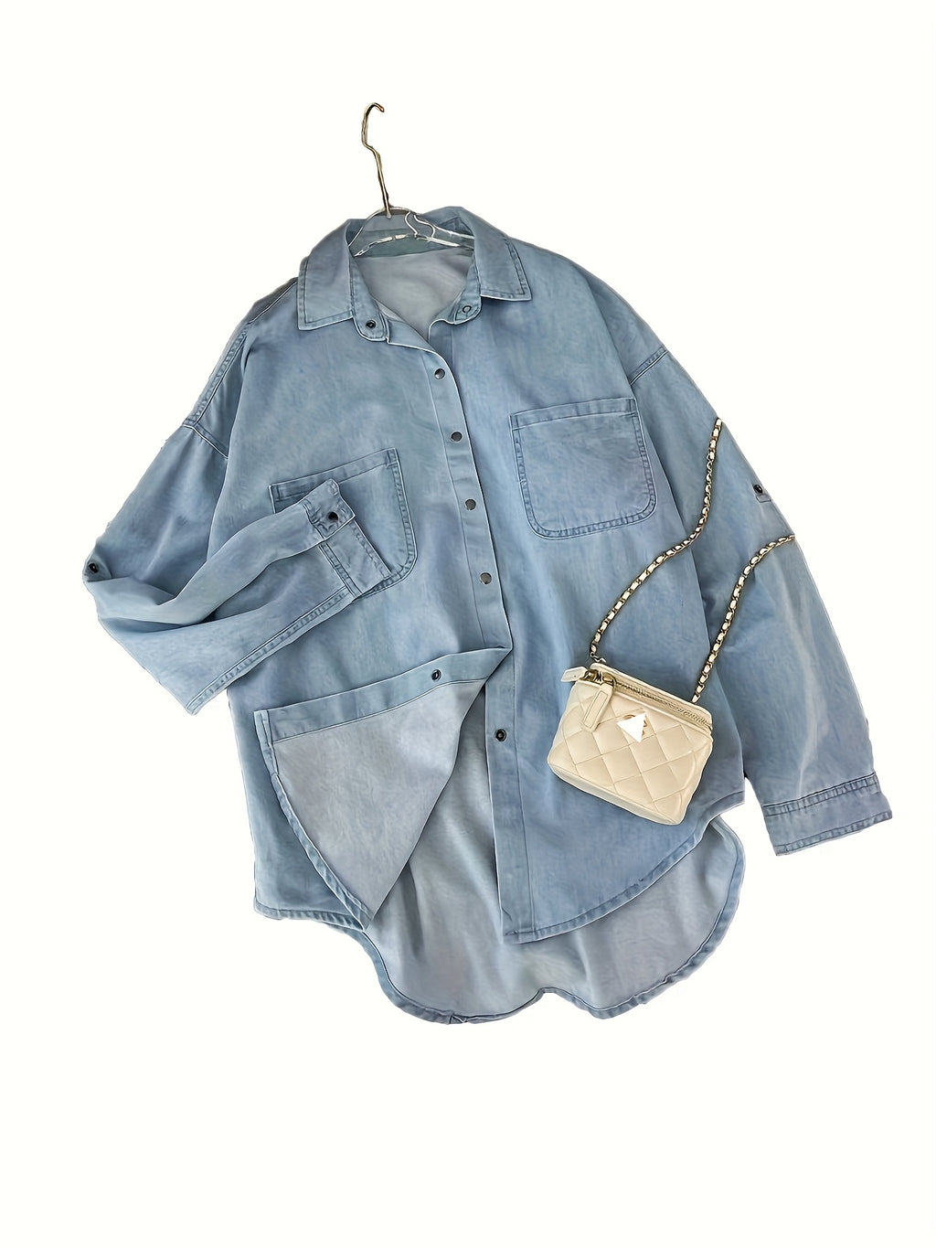 Chemise grande taille, coupe oversize, poches plaquées, manches longues, porté de face