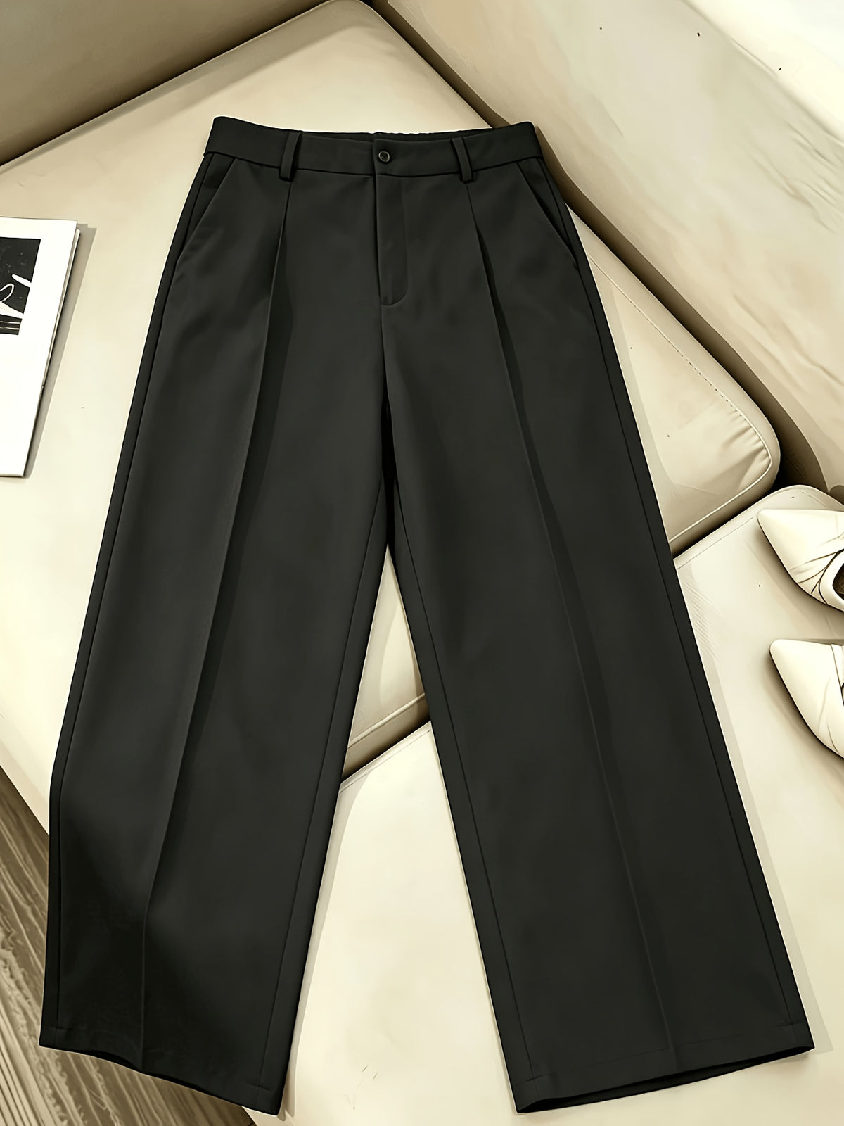 Pantalon grande taille, coupe droite, allure élégante, tissu opaque