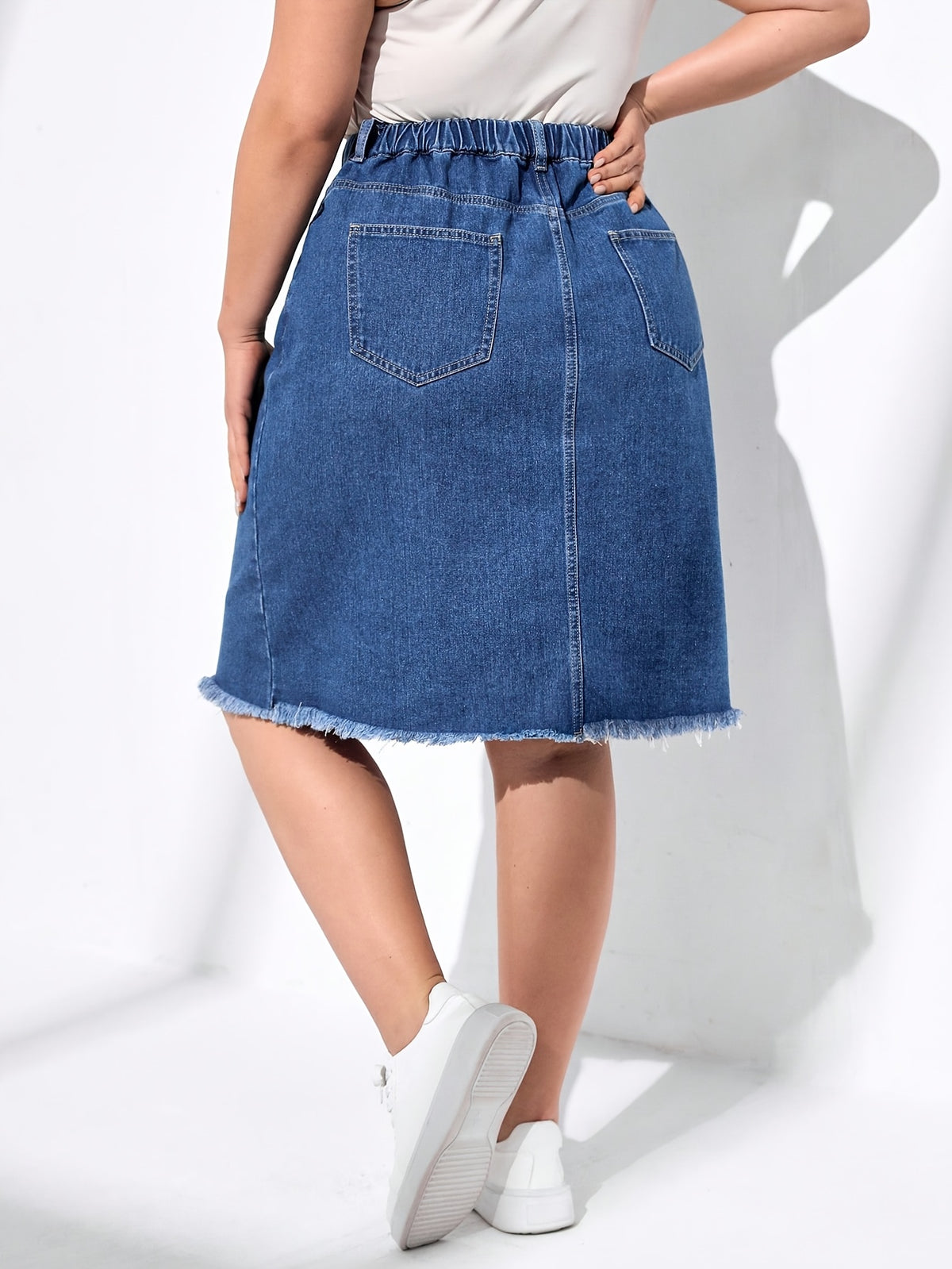 Jupe grande taille, coupe oversize, longueur genou, tenue franche, tissu opaque