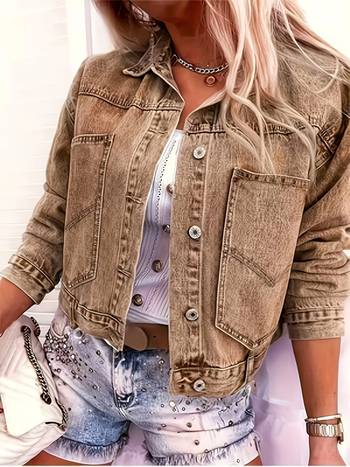 Veste grande taille, coupe ample, manches longues, tenue franche, détail du tissu