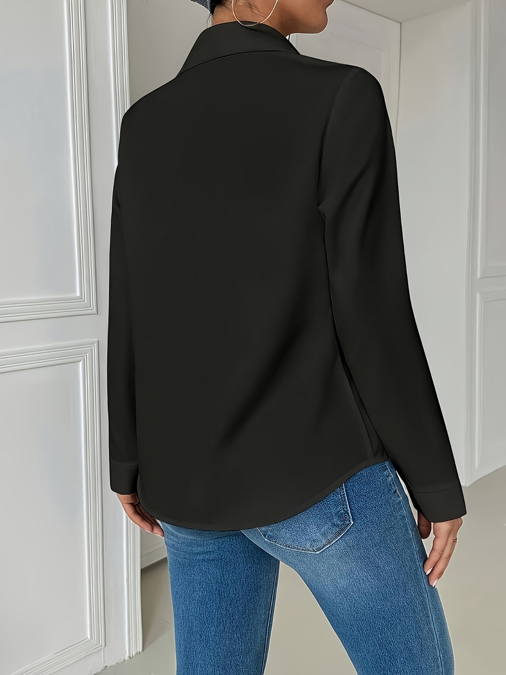 Chemise grande taille à broderies, manches longues, porté de face