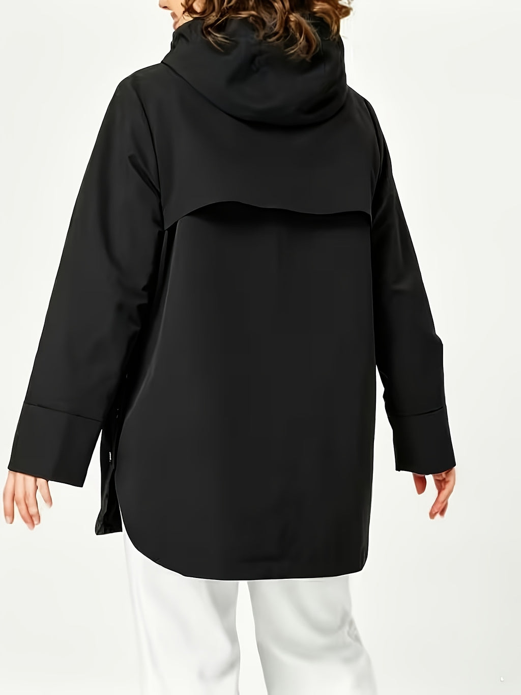 Veste grande taille, capuche, fermeture zippée, coupe-vent, tissu opaque