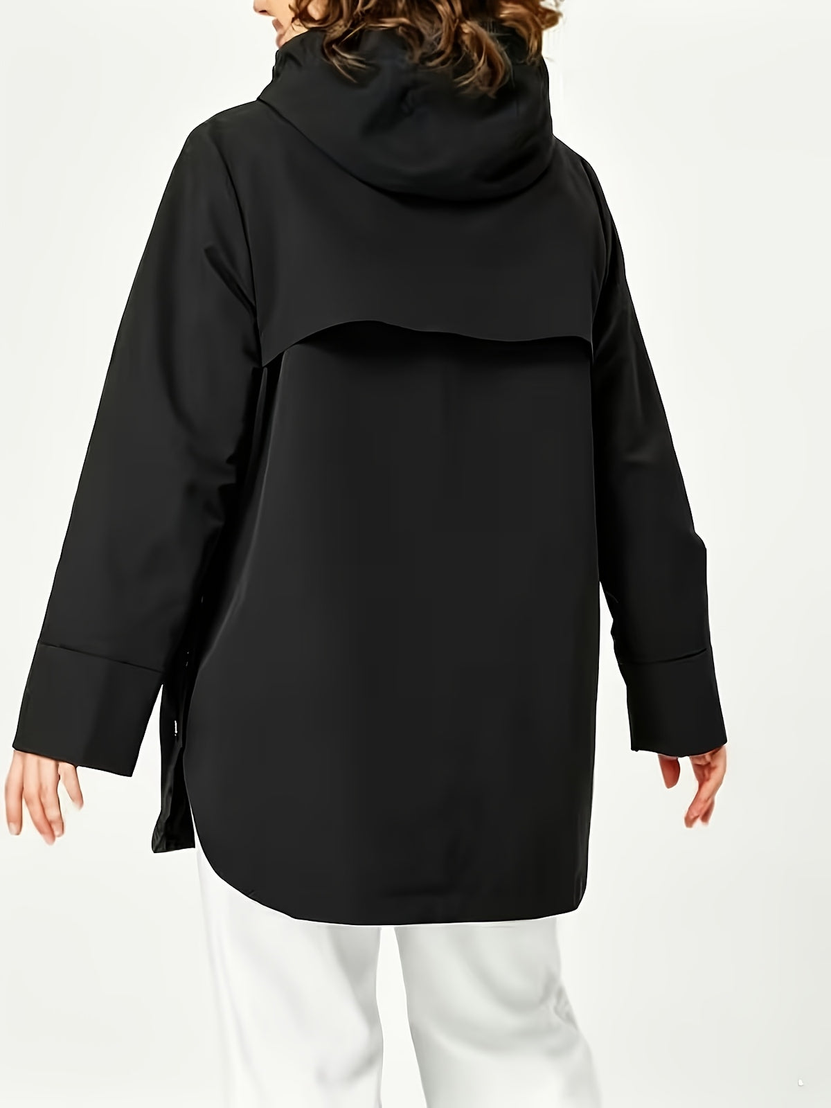 Veste grande taille, capuche, fermeture zippée, coupe-vent, tissu opaque
