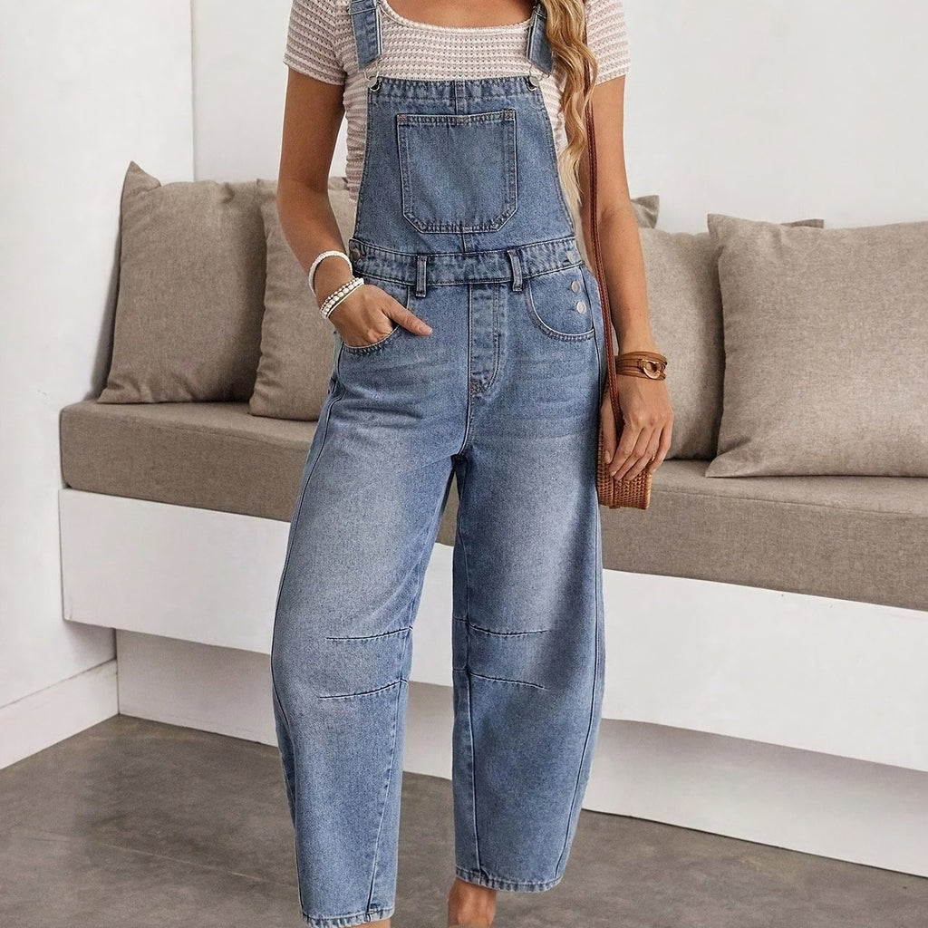 Salopette grande taille, épaules dénudées, tenue franche — matière : denim