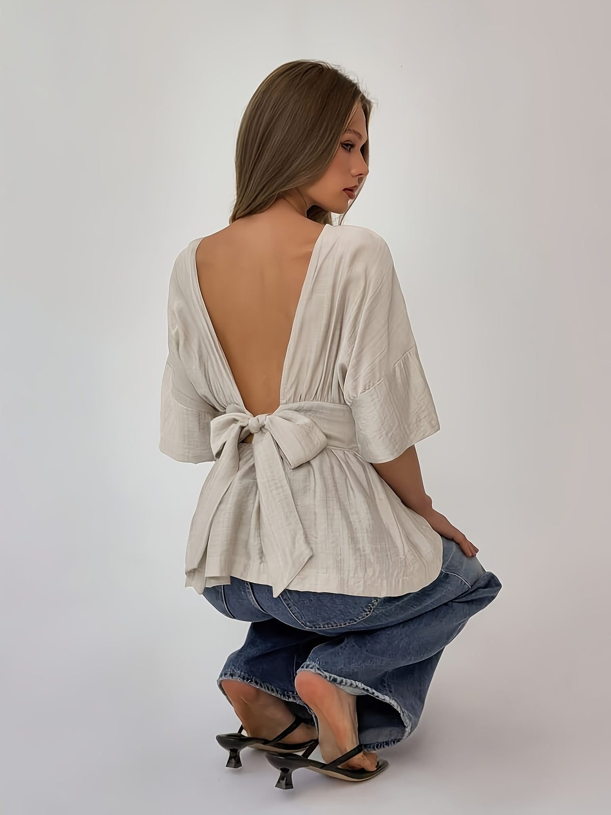 Chemise grande taille, coupe oversize, épaules dénudées, détail du tissu