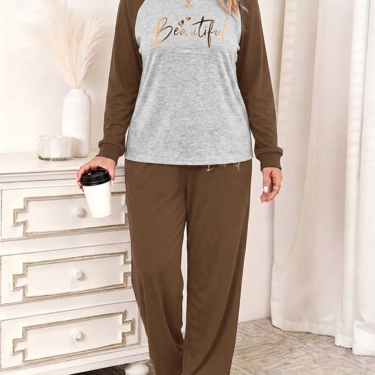 Ensemble grande taille, coupe ample, manches longues, toucher naturel, porté de face