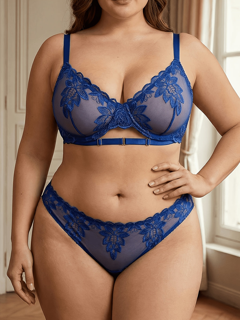 Ensemble lingerie grande taille — Bleu roi et fleurs brodées