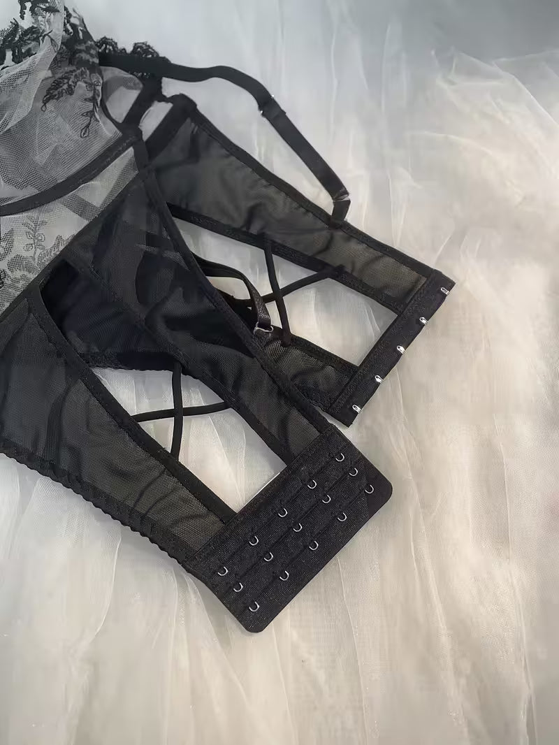 Ensemble de lingerie grande taille, bustier lacé et culotte brodée
