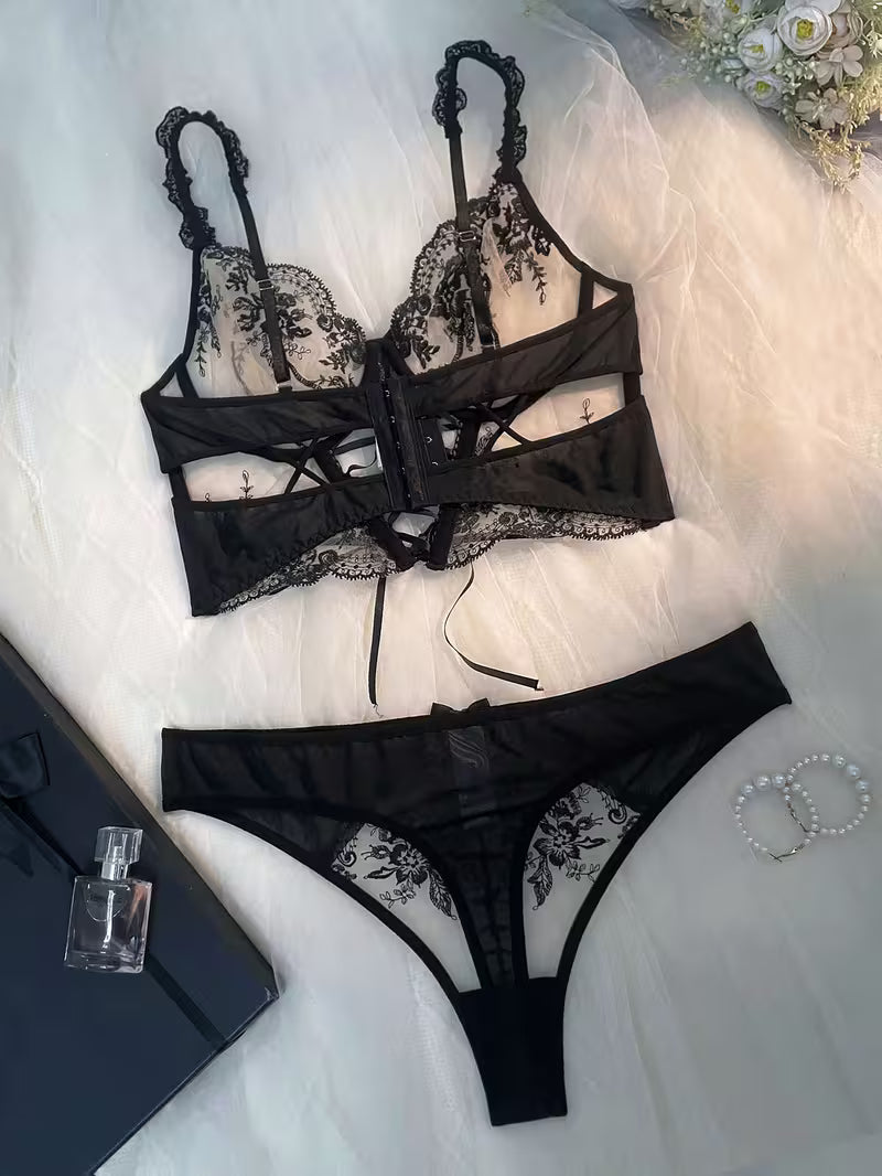 Ensemble de lingerie grande taille, bustier lacé et culotte brodée