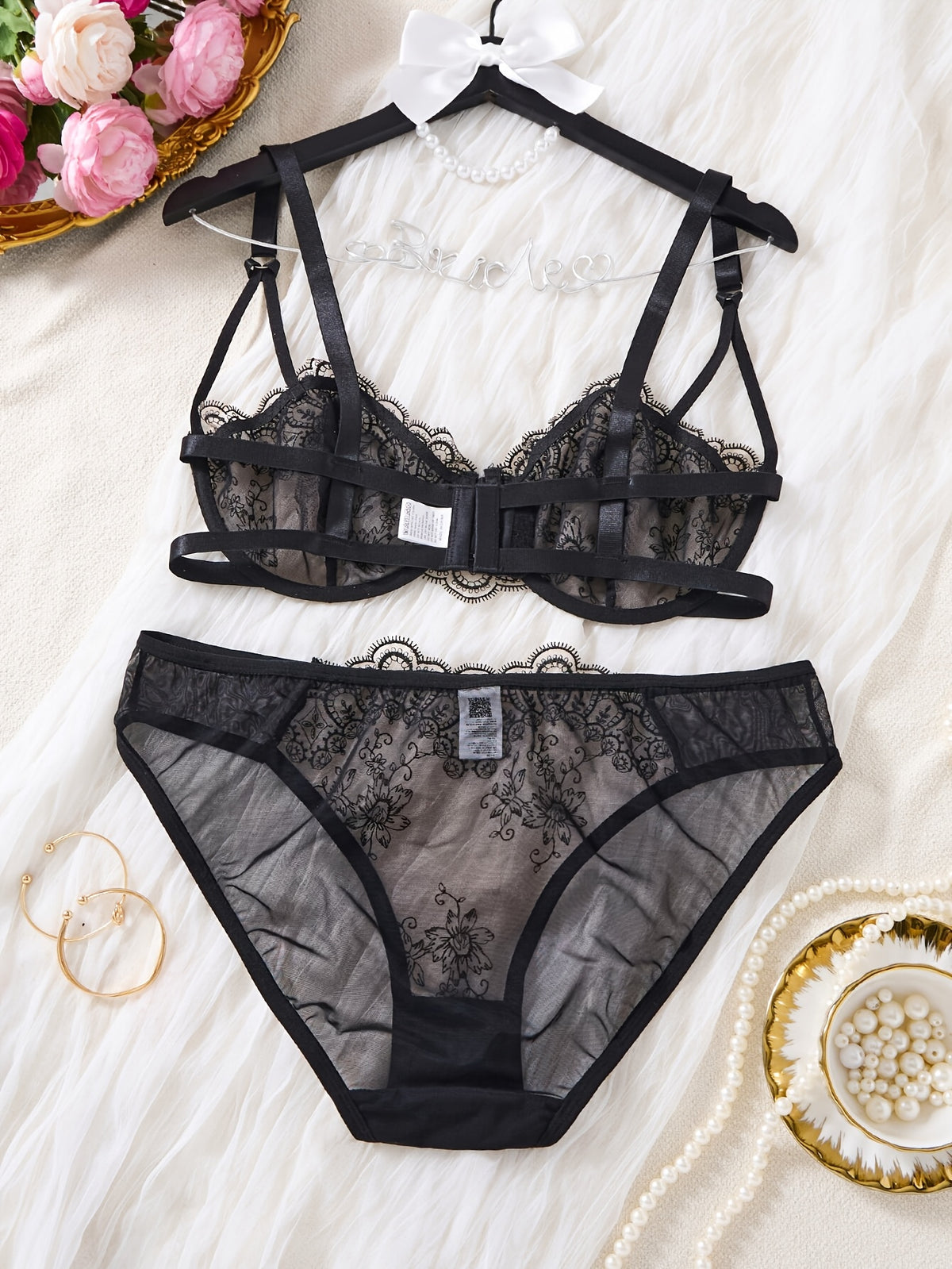 Ensemble lingerie grande taille, broderie noire festonnée