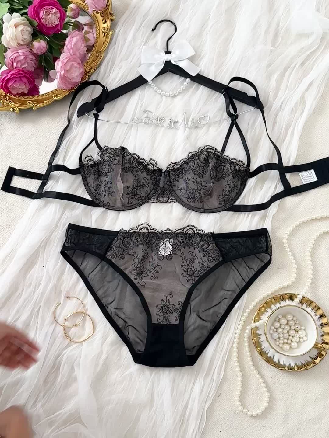 Ensemble lingerie grande taille, broderie noire festonnée